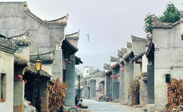 逃离空的老房子